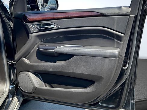 Used 2016 Cadillac SRX Luxury image 24