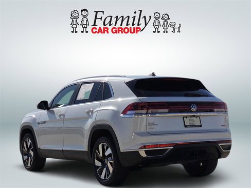 Used 2025 Volkswagen Atlas Cross Sport SEL image 3