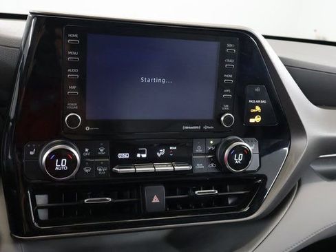 Used 2022 Toyota Highlander XLE image 19