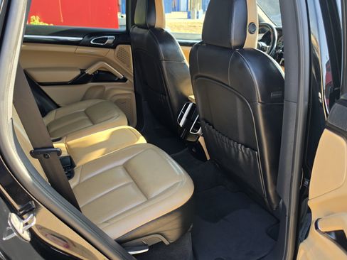 Used 2017 Porsche Cayenne S Platinum w/ Premium Package (PJW) AWD/4WD image 29