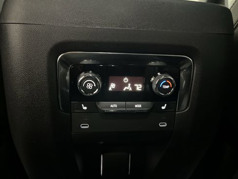 New 2025 Chevrolet Suburban Premier image 56