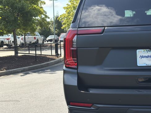 Used 2026 GMC Yukon Denali w/ Sun & Power Step Package AWD/4WD image 22