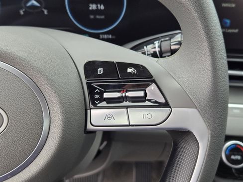 Used 2024 Hyundai Elantra Blue image 18