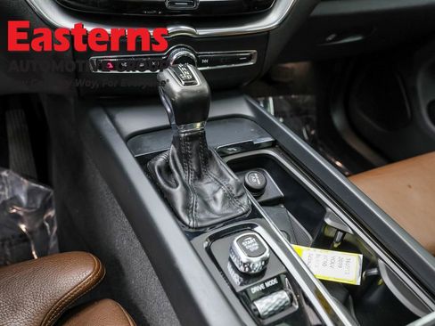 Used 2019 Volvo XC60 T5 Momentum w/ Multimedia Package image 13