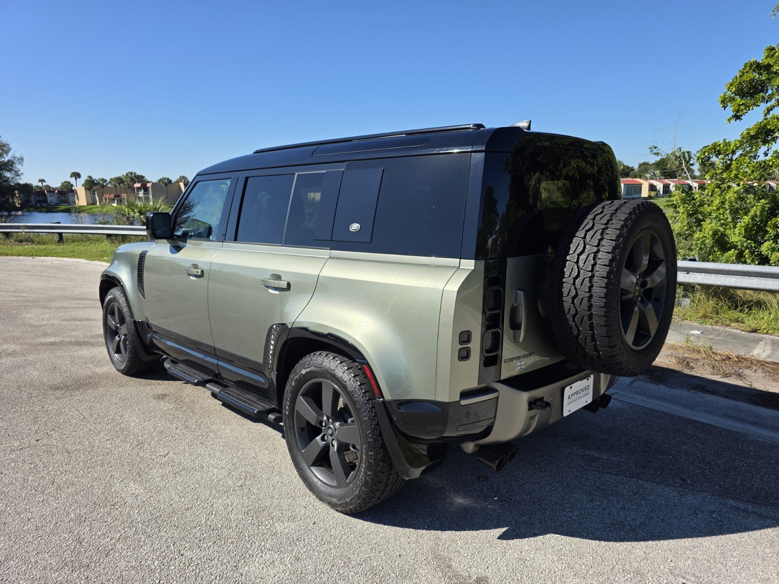 Certified 2022 Land Rover Defender 110 X-Dynamic HSE AWD/4WD image 2