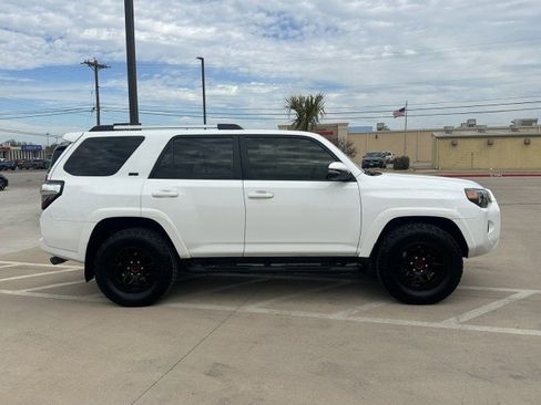 Used 2024 Toyota 4Runner SR5 Premium image 7