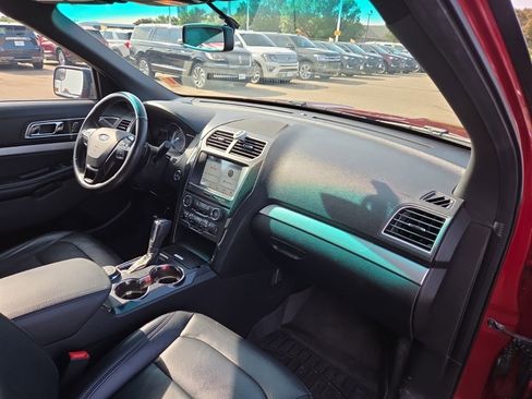 Used 2017 Ford Explorer XLT w/ Equipment Group 202A AWD/4WD image 11