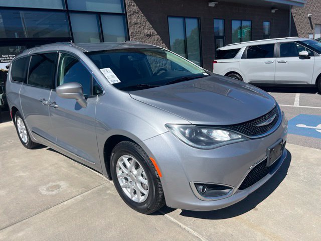 Used 2020 Chrysler Pacifica Touring-L FWD image 1