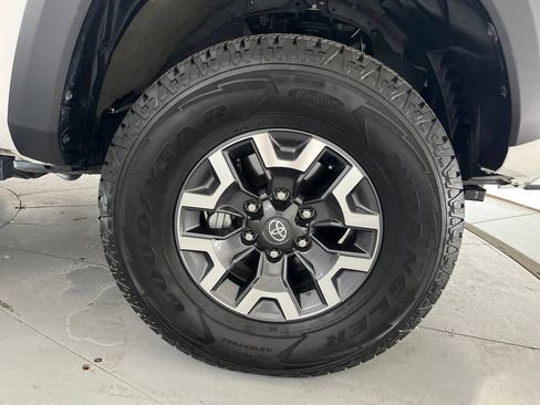 Used 2021 Toyota Tacoma TRD Off-Road AWD/4WD image 17