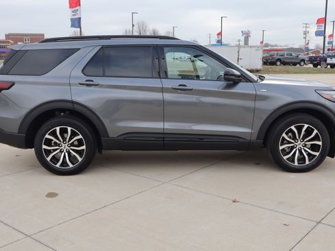 New 2026 Ford Explorer ST-Line image 4