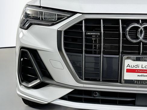 Used 2025 Audi Q3 2.0T Premium w/ Convenience Package image 16