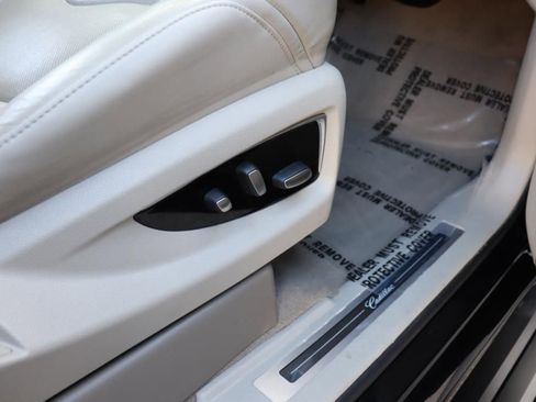 Used 2019 Cadillac Escalade ESV Premium Luxury image 35