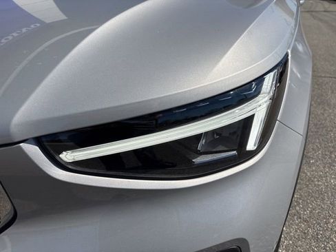 Used 2025 Volvo XC40 B5 Plus image 9