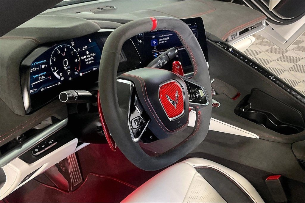 Used 2023 Chevrolet Corvette Stingray Premium Conv w/ Z51 Performance Package RWD image 15