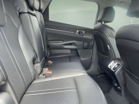 Used 2023 Kia Sorento S w/ Panoramic Sunroof Package FWD image 10