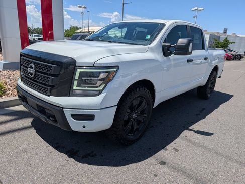 Used 2023 Nissan Titan SV w/ SV Convenience Package AWD/4WD image 3