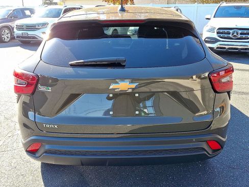 Used 2024 Chevrolet Trax LS w/ Driver Confidence Package image 5