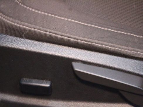 Used 2022 Chevrolet Colorado LT w/ LT Convenience Package image 17