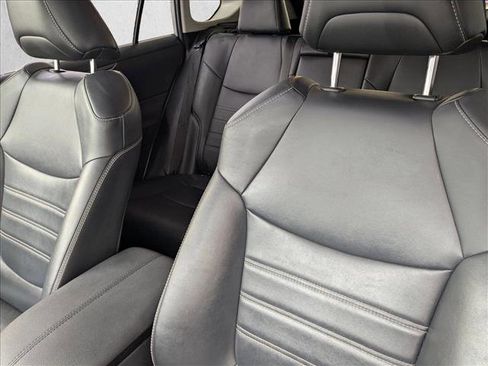 Used 2019 Toyota RAV4 XLE Premium image 8