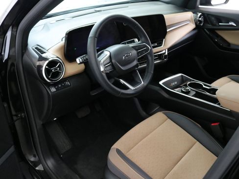 Used 2025 Chevrolet Equinox ACTIV w/ Safety and Technology Package image 21