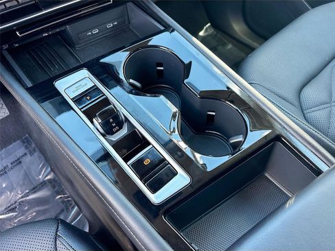 Used 2025 Volkswagen Atlas SE image 15