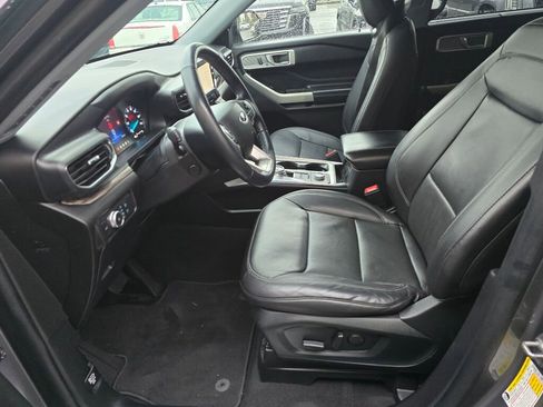Used 2022 Ford Explorer Limited w/ Equipment Group 301A image 30