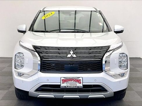 Used 2024 Mitsubishi Outlander SE AWD/4WD image 2