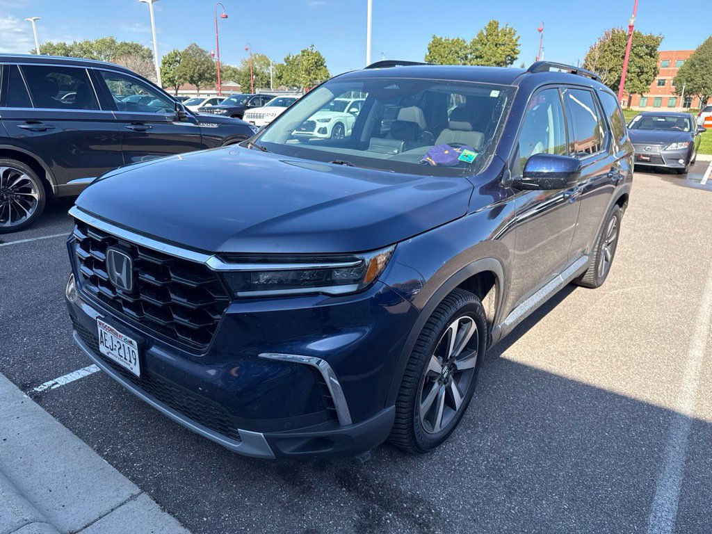 Used 2023 Honda Pilot Touring image 4