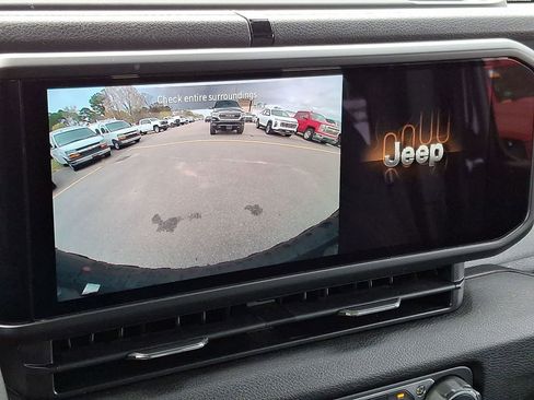 Used 2025 Jeep Wrangler Willys image 20