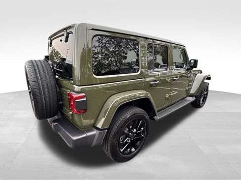 Used 2024 Jeep Wrangler Unlimited Sahara w/ Technology Group AWD/4WD image 7