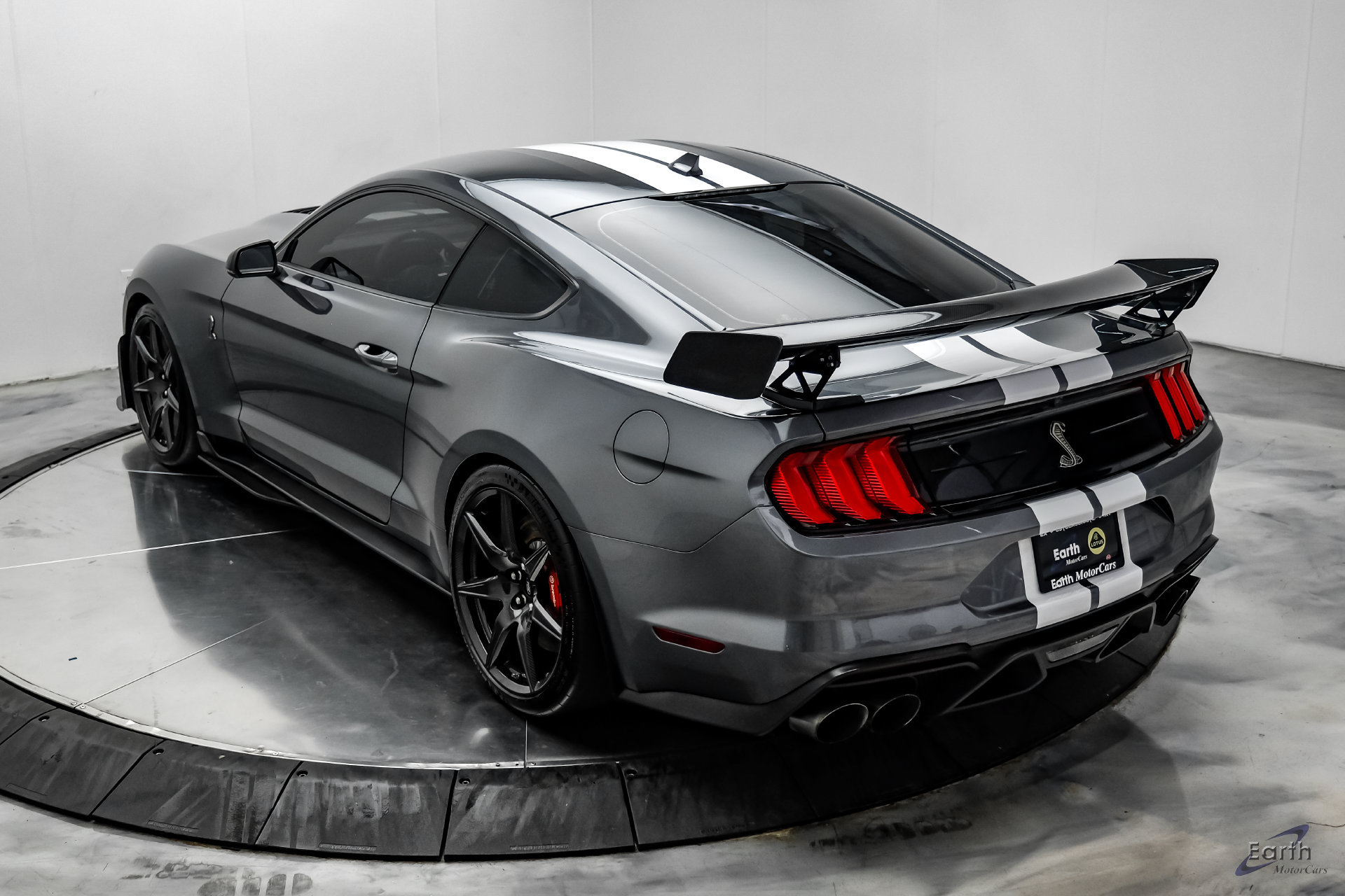 Used 2021 Ford Mustang Shelby GT500 w/ Carbon Fiber Track Pack RWD image 14