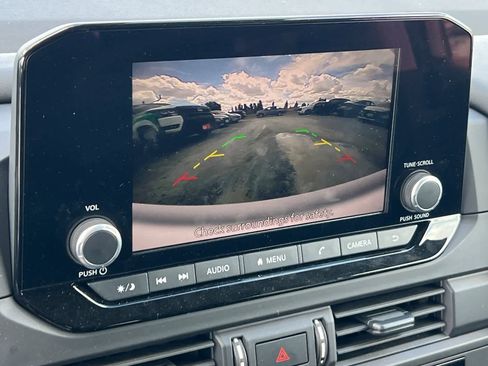 Used 2025 Nissan Pathfinder S image 22