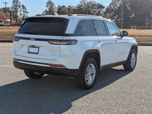 New 2025 Jeep Grand Cherokee Laredo image 9