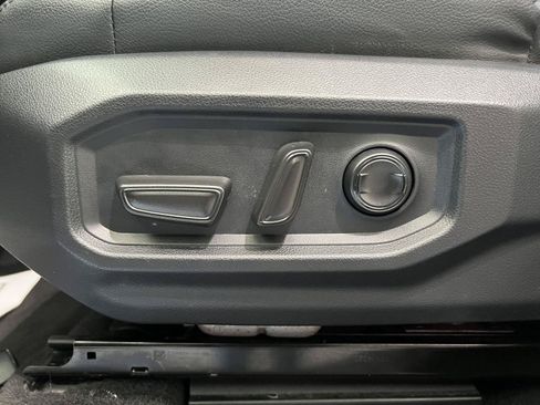 Used 2024 Toyota Tundra Limited AWD/4WD image 17