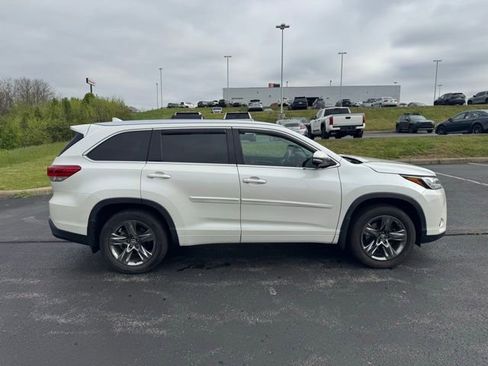 Used 2018 Toyota Highlander Limited Platinum image 2