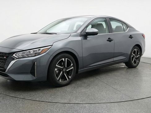 Used 2025 Nissan Sentra SV image 3