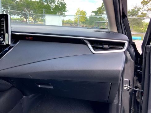 Used 2021 Toyota Corolla LE FWD image 18