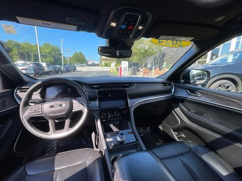 Used 2024 Jeep Grand Cherokee Limited 4xe AWD/4WD image 11
