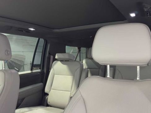 Used 2023 GMC Yukon XL SLT w/ SLT Premium Package RWD image 26