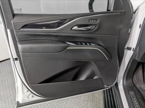 Used 2023 Cadillac Escalade ESV Sport AWD/4WD image 13