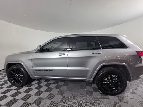 Used 2017 Jeep Grand Cherokee Altitude AWD/4WD image 5
