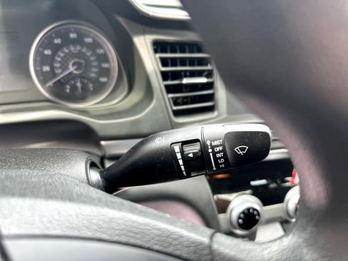 Used 2019 Hyundai Elantra SE w/ Cargo Package image 17