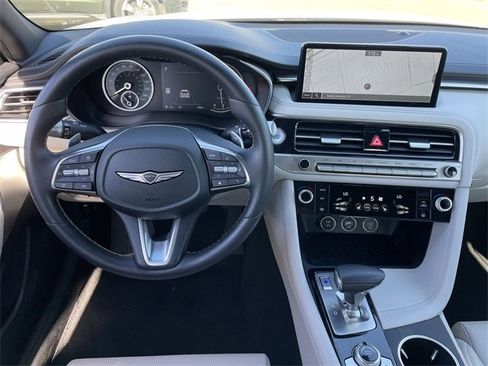 Used 2025 Genesis G70 2.5T image 10
