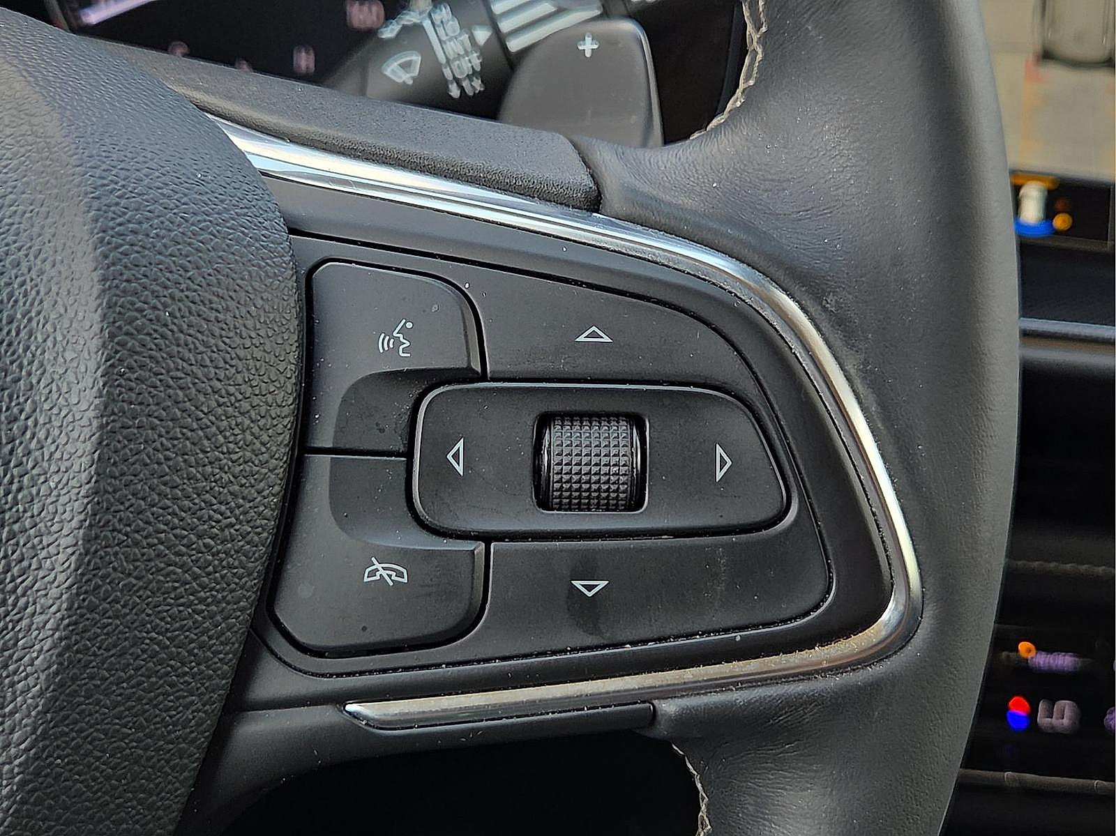 Used 2022 Buick Envision Essence w/ Technology Package I AWD/4WD image 18