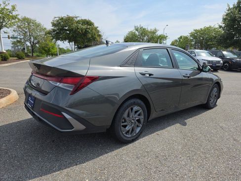 Certified 2024 Hyundai Elantra SEL FWD image 8