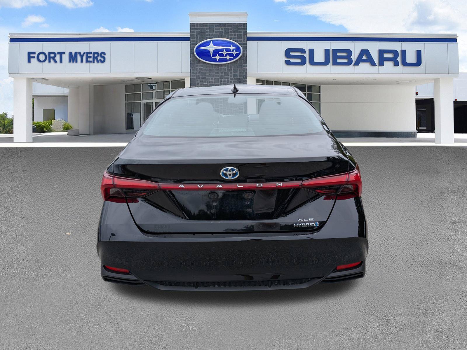 Used 2021 Toyota Avalon XLE w/ Moonroof Package FWD image 5