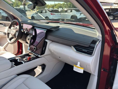 Used 2027 GMC Acadia Denali FWD image 22