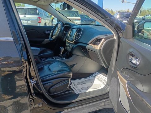 Used 2017 Jeep Cherokee Limited AWD/4WD image 11