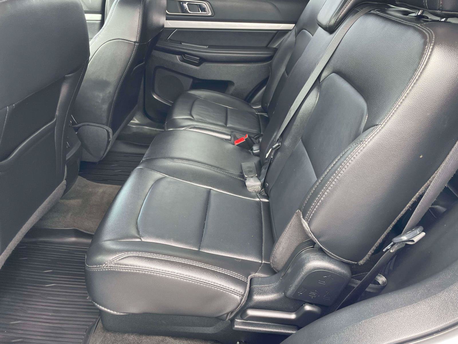 Used 2017 Ford Explorer XLT w/ Equipment Group 202A AWD/4WD image 14