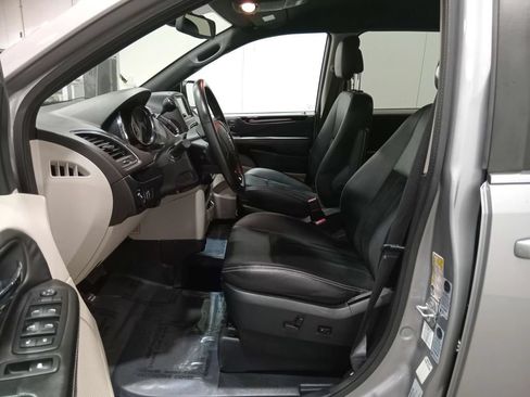 Used 2018 Dodge Grand Caravan SXT FWD image 15